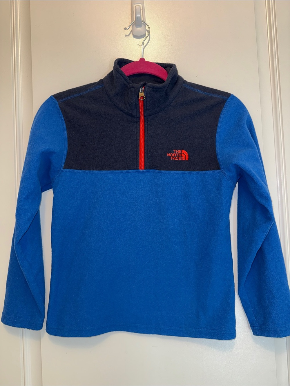 The North Face Blue & Black Kids' Quarter-Zip Fleece with Red Accent size medium